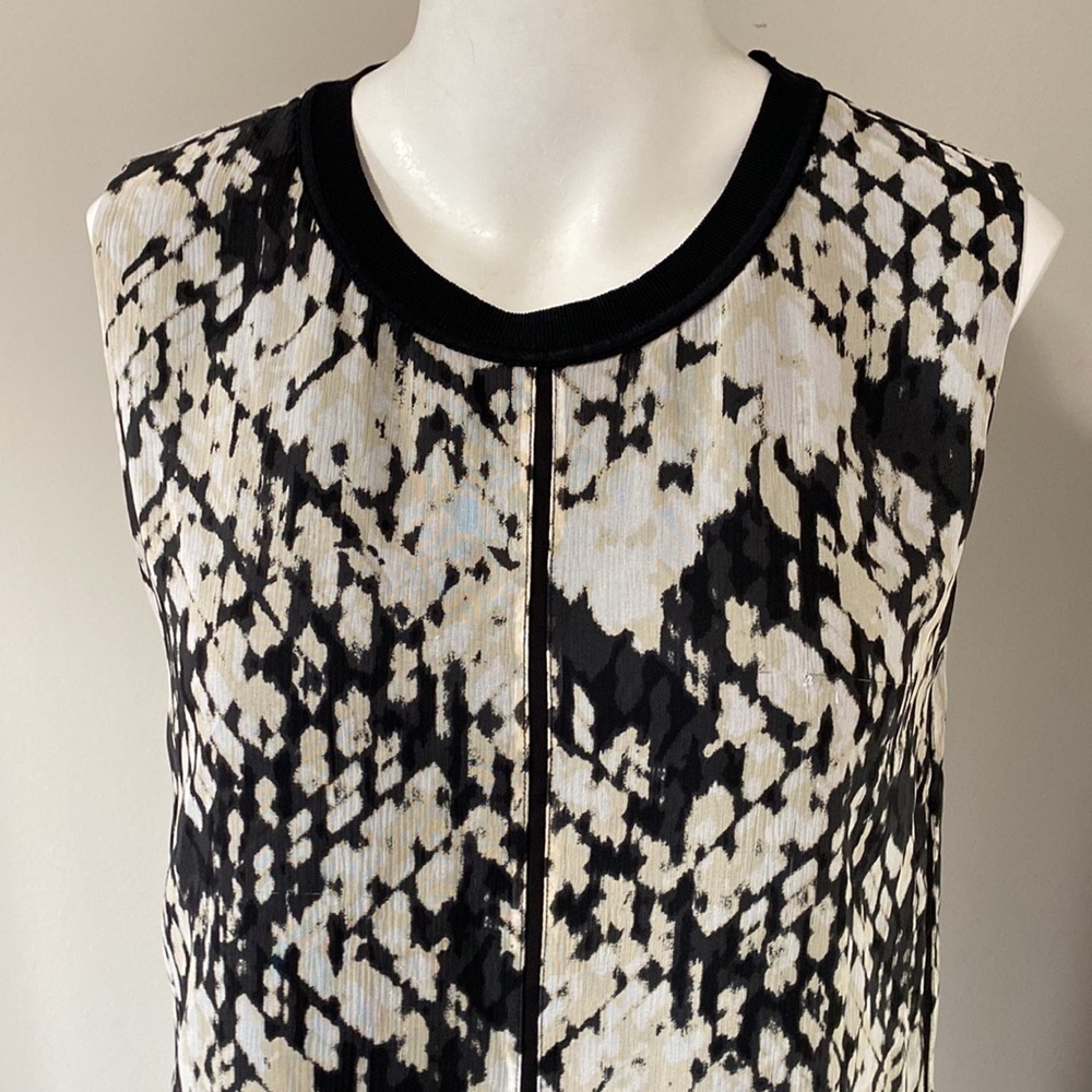 VINCE Basketweave Print Double Layer Silk Top Black White Abstract Sz M - Picture 5 of 14